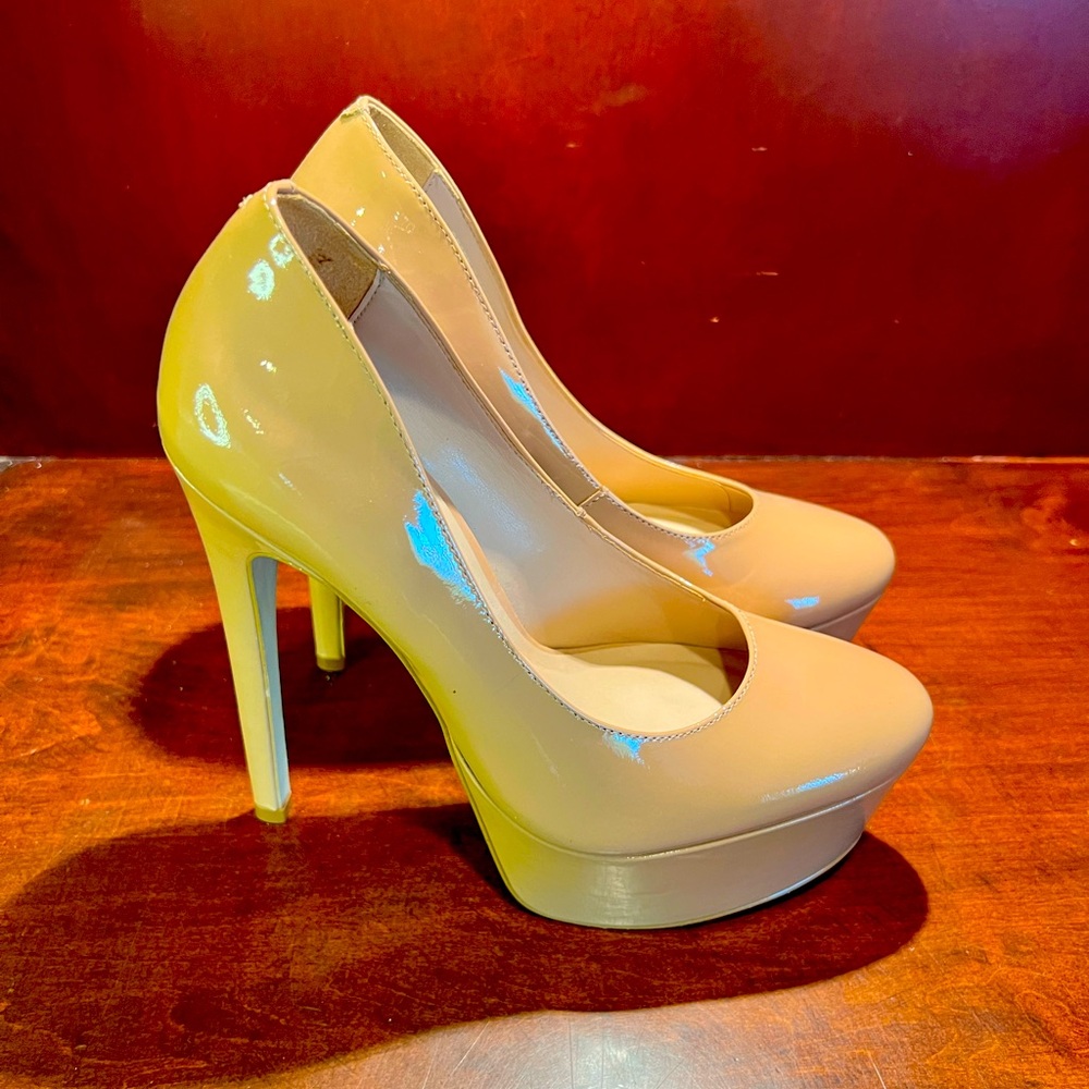 Steve Madden platform pumps